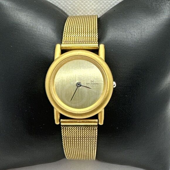 Skagen 45GG Women's Gold Tone Analog Dial Quartz Genuine Wrist Watch JNA568 - Picture 1 of 11